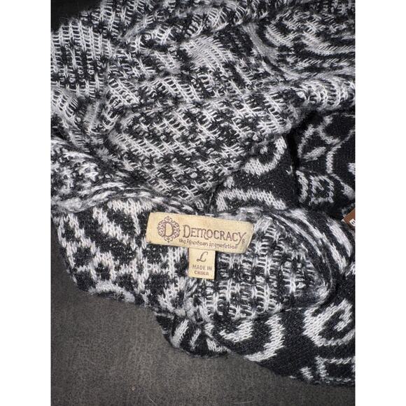 Democracy Black & White Abstract Knit Poncho Sweater Size L Boho - Picture 3 of 3